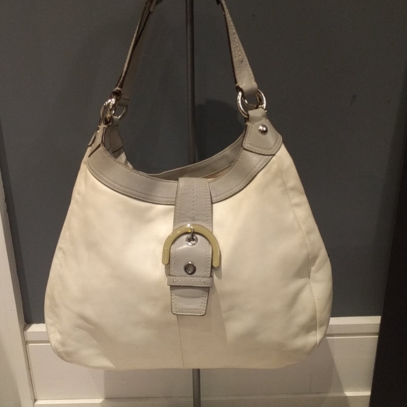 πππ π White genuine leather bag by Coach